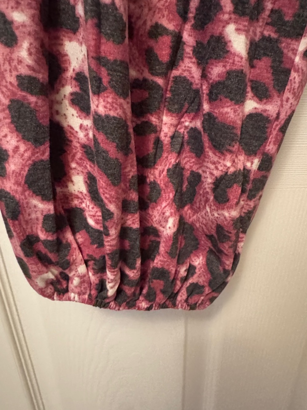 Zenana Women’s Pink Leopard Split-Side Lounge Pants with elastic - Picture 4 of 7